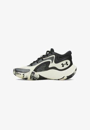 Scarpa sportiva bassa bianca e nera con tomaia in mesh e materiale sintetico, lacci neri, suola fantasia e logo Under Armour sul tallone.