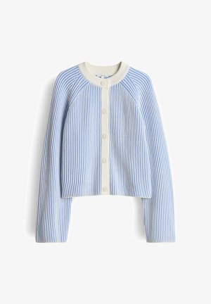 Cardigan cropped a righe blu e bianche con texture a coste, scollo rotondo e chiusura frontale con cinque bottoni.