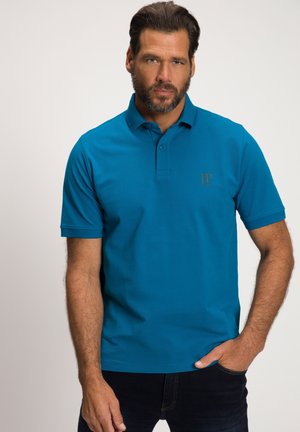 Turkis polo t-shirt med et klassisk design, korte ærmer og en tre-knap lukning. Har et lille brunt "JP" logo på brystet.