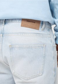 EIGHTYFIVE DISTRESSED - Džíny Relaxed Fit - desert blue