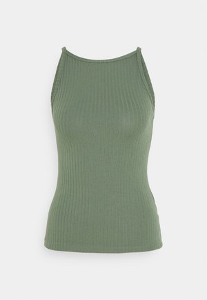 Bezrękawnik prążkowany w oliwkowym zielonym kolorze z wysokim dekoltem i dopasowanym krojem.