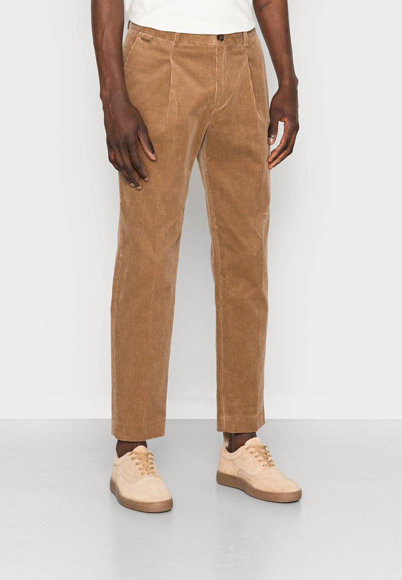 Scotch & Soda REGULAR SLIM BLAKE CORDUROY PLEATED Trousers sand