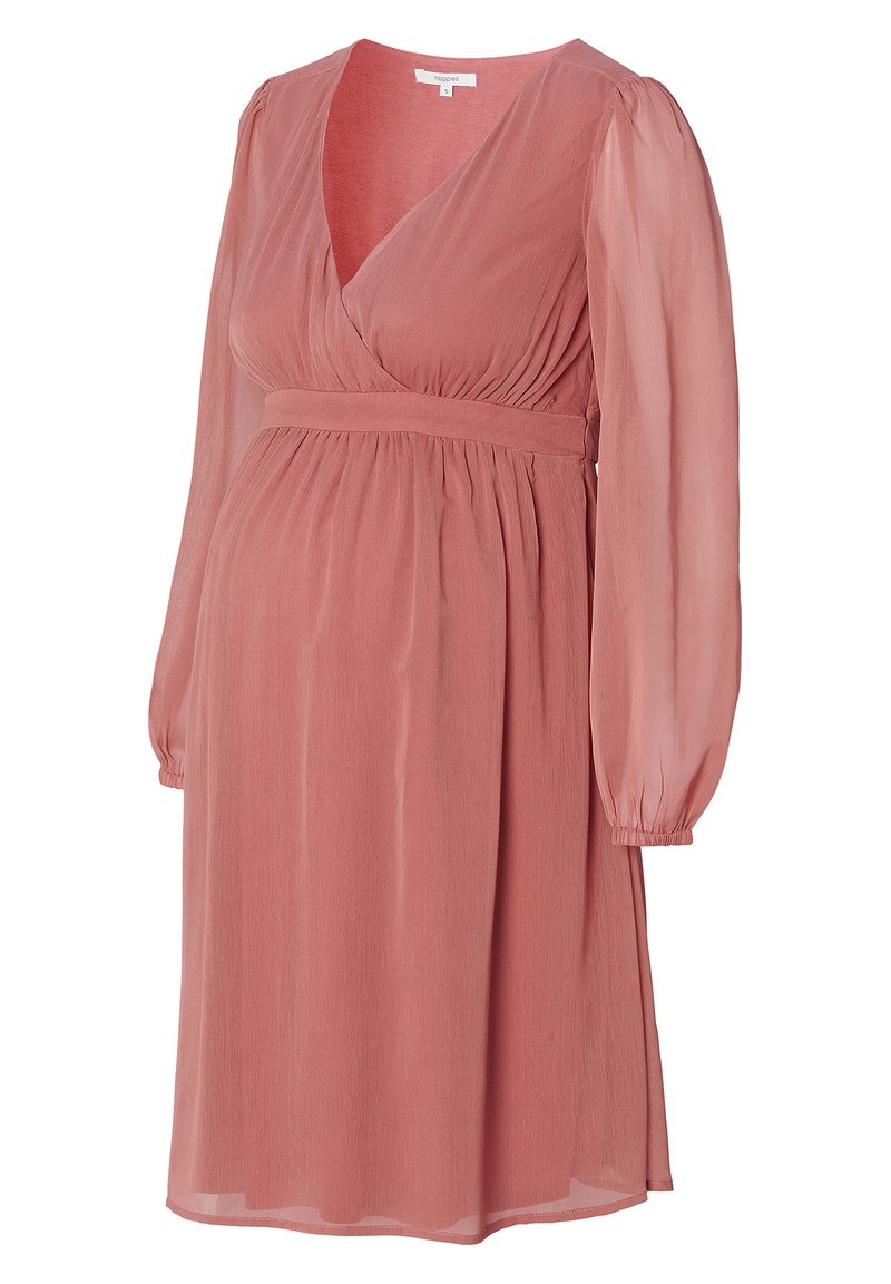 Rosenfarbenes Wickelkleid mit langen, durchsichtigen Ärmeln, gerafftem Taillenbereich und fließendem Stoff. Es hat einen tiefen V-Ausschnitt und einen knielangen Saum.