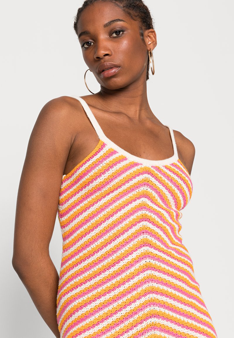 Damen Freizeitkleider | Noisy May NMDEE CROCKET MINI DRESS Strickkleid eggnog/ibis rose/radiant yellow/offwhite - FD35021 Damen Freizeitkleider | Noisy May NMDEE CROCKET MINI DRESS Strickkleid eggnog/ibis rose/radiant yellow/offwhite - FD35021
