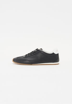 CAREFREE - Športni copati - black
