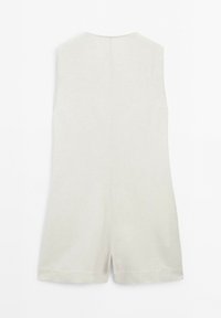 Combinaison sans manches en lin blanc avec un col rond et des jambes courtes, présentée à plat de dos sur fond blanc.