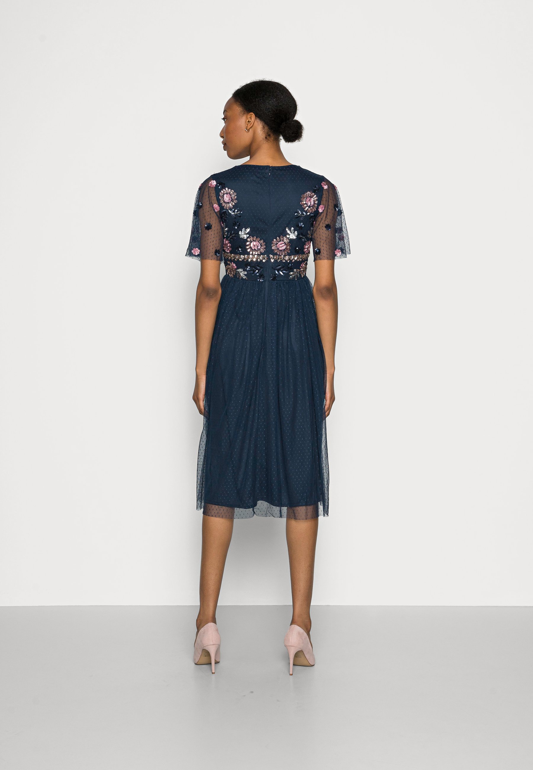 Maya Deluxe V NECK EMBELLISHED SPOT MIDI DRESS - Koktel haljina / svečana  haljina - navy/tamnoplavo - Zalando.hr