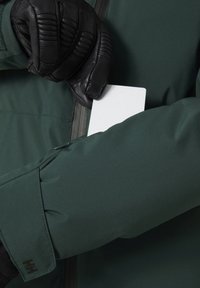 Helly Hansen NORA SHORT PUFFY - Chaqueta de snowboard - darkest spruce