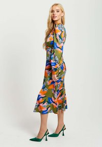 Liquorish ABSTRACT LEAF PRINT MIDI IN OLIVE - Day dress - olive