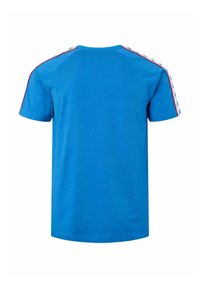 Μπλε βαμβακερό μπλουζάκι με κοντά μανίκια, με κόκκινες ρίγες στους ώμους και διακοσμητική μπορντούρα κατά μήκος των μανικιών. Λεια υφή και κανονική εφαρμογή.