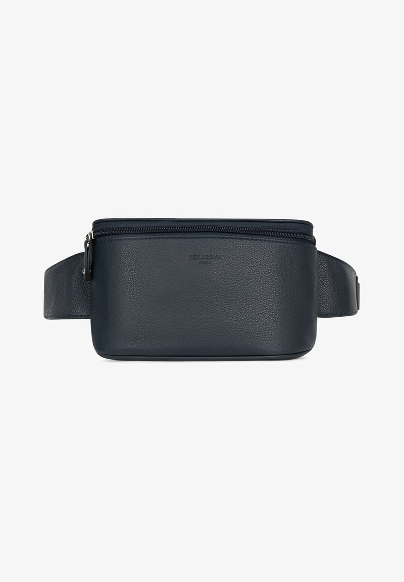 Navyblauwe gestructureerde lederen heuptas met een ritssluiting, plat ontwerp en een zijriem voor een veilige draagwijze. Merklogo geperst aan de voorkant.