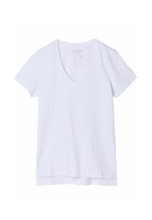 Hvid T-shirt med korte ærmer og V-hals med lagdelt kantdetalje, vist fladt på en hvid baggrund.