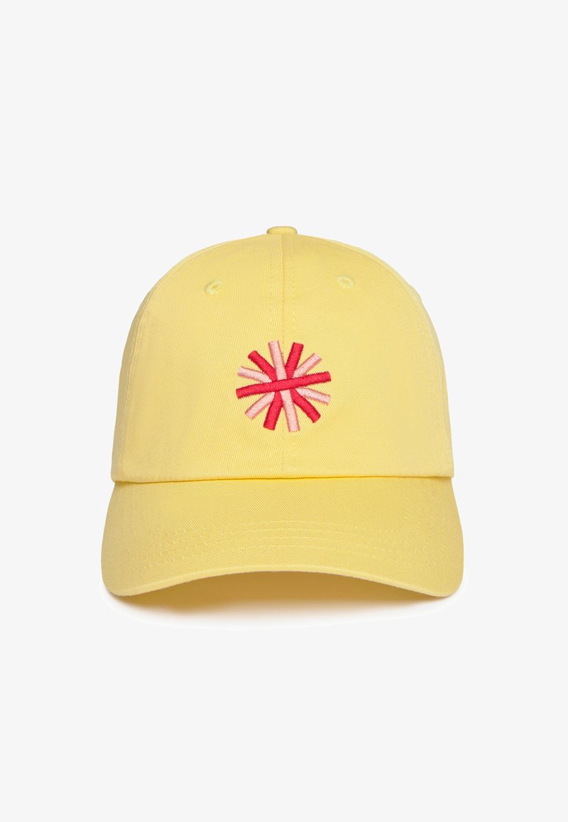 Casquette de baseball jaune avec une étoile abstraite rouge et rose brodée au centre avant de la calotte.