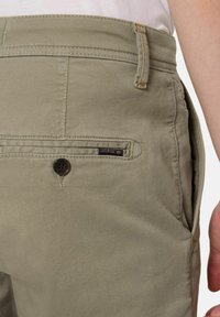 Signal Chinos - washed green
