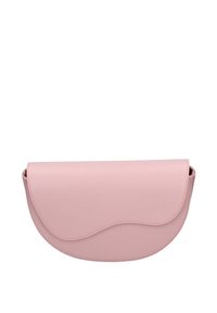Clutch in pelle rosa con design a pattina curva e superficie testurizzata. Presenta una forma pulita e minimalista con bordi morbidi. Nessuna ferramenta visibile.