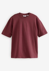 Burgundy színű pamut póló rövid ujjakkal, kerek nyakkal és laza szabással. Simább textúrájú, nincs rajta látható minta vagy fém részlet.