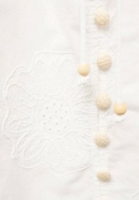 Mango Blúzka so zapínaním na gombíky - off-white