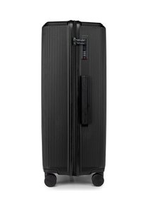 Valise rigide noire avec une texture rainurée, deux zips, un verrou à combinaison, une poignée supérieure et quatre roues pour une mobilité facile.