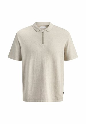 Beige polo met korte mouwen, een kraag en een korte ritssluiting aan de voorkant, gemaakt van een zachte, gestructureerde stof en met een comfortabele pasvorm.
