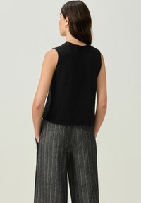 Next REGULAR FIT  czarny