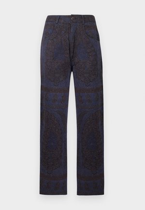 Szerokie spodnie nogawki w ciemnoniebieskim materiale z misternymi brązowymi wzorami paisley, z przodem na guziki, szlufkami na pasek i dwoma przednimi kieszeniami.