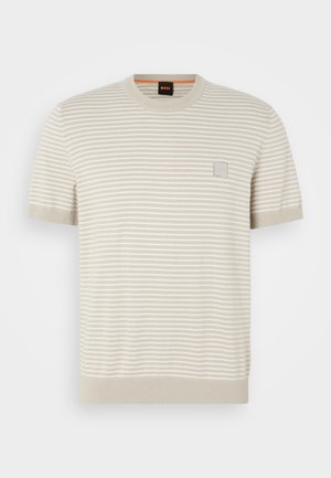 Short-sleeve crew neck sweater in light beige with thin white stripes, featuring a ribbed neckline and a small logo patch on the chest.
