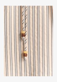 Odabrano, camel stripe