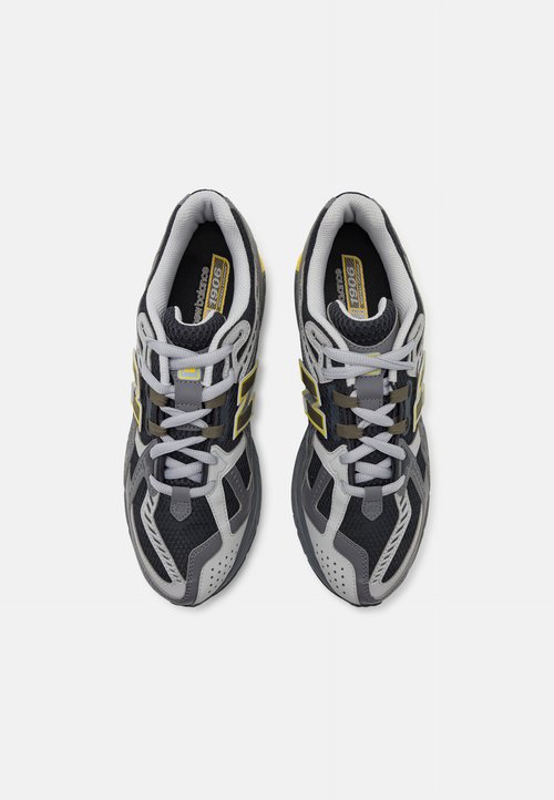 New Balance Zapatillas de deporte gris oscuro y amarillas 1906 de — foto 6