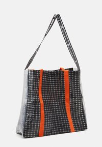 Mads Nørgaard LAUNDRETTE ALBA BAG - Tote bag - black/transparent