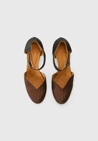 Chie Mihara DAMAHO47 - Korolliset avokkaat - moony cobre/dancy bronce/dali bronce