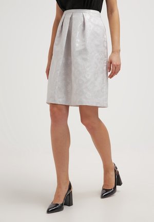Taifun Falda acampanada - grey