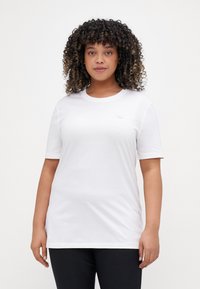 Calvin Klein Jeans PLUS EMBRO BADGE REGULAR TEE - Lihtne T-särk - bright white