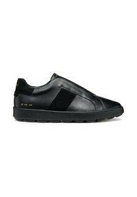Scarpe slip-on in pelle nera con accento in suede, punta arrotondata, suola testurizzata per una migliore aderenza e dettaglio del marchio dorato sulla parte superiore.