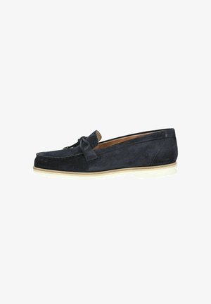 Mocasines de ante azul marino con un lazo decorativo, punta redonda y suela de goma blanca. El diseño es elegante y minimalista, ideal para uso informal.