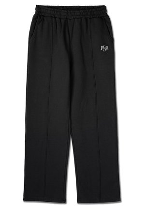 Pantalones de chándal negros con una cintura elástica, bolsillos laterales y un pequeño logo en el muslo izquierdo. Hechos de un tejido suave y texturizado.