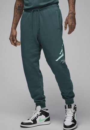 Jordan BASELINE PANT - Tracksuit bottoms - oxidised green light dew
