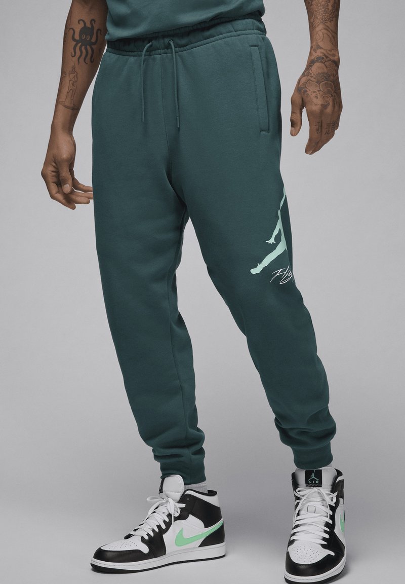Jordan BASELINE PANT - Pantalones deportivos - oxidised green light dew