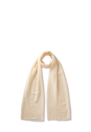 Sciarpa di tessuto morbido beige chiaro, avvolta in modo sciolto con entrambe le estremità che pendono verso il basso su uno sfondo bianco.