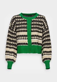 Háčkovaný kardigan s černobéžovým vzorovaným designem, s zeleným žebrovaným límcem a manžetami a velkými kulatými knoflíky.
