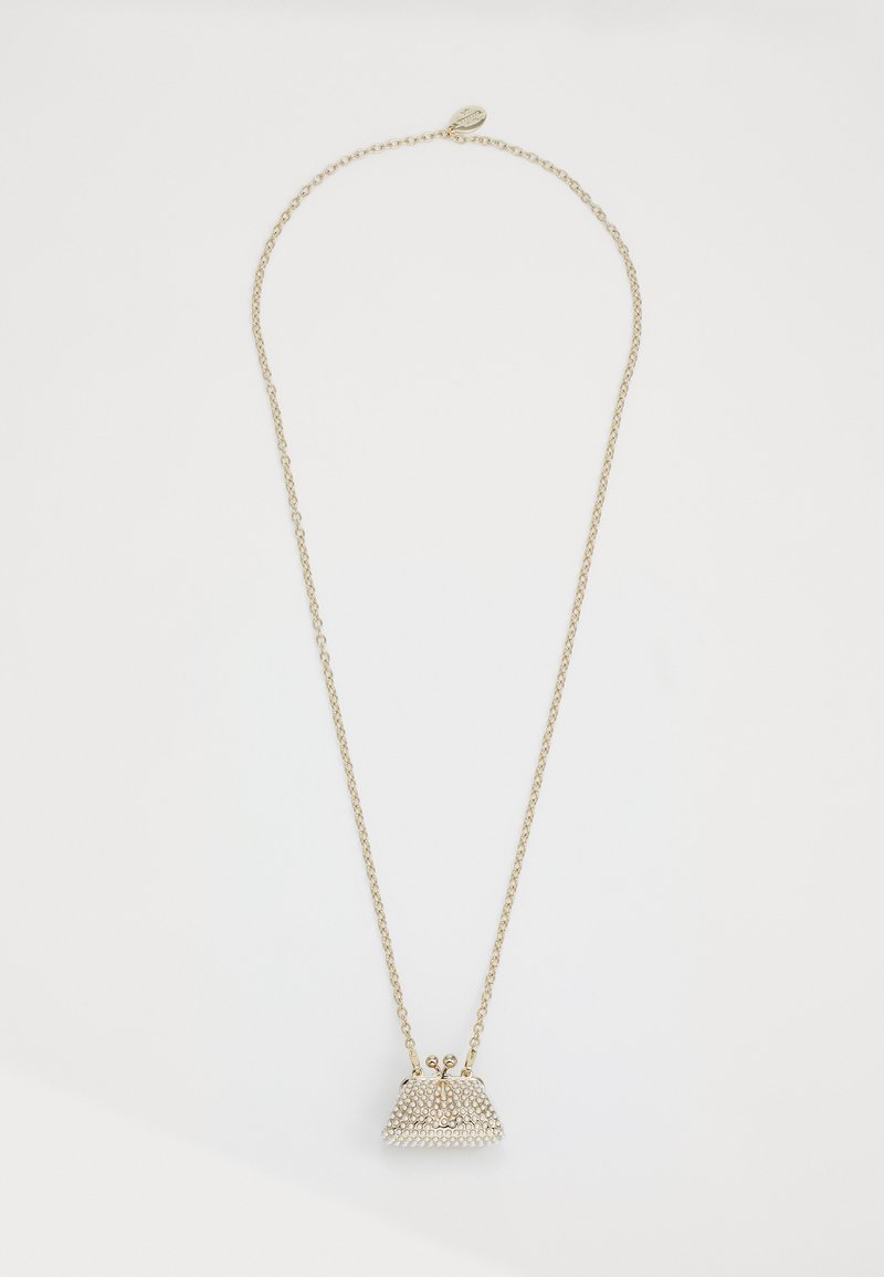 Goldkette mit einem kleinen handtaschenförmigen Anhänger, verziert mit silberfarbenen Strasssteinen, die einen strukturierten und dekorativen Effekt erzeugen.