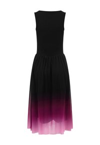Robe noire sans manches avec un corsage près du corps et une jupe évasée présentant un dégradé du noir au rose à l'ourlet.