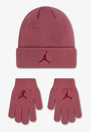 Ensemble assorti de bonnet et gants en maille mauve, chacun avec un logo de basket-ball Jumpman brodé sur le devant.