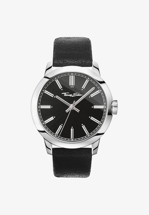 Schwarze Uhr mit einem Gehäuse aus silbernem Edelstahl, einem schwarzen strukturierten Lederarmband und einem schwarzen Zifferblatt mit silbernen Stundenmarkierungen und Zeigern.