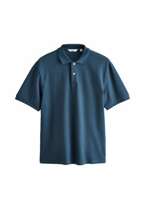 Marineblaues Polohemd mit kurzen Ärmeln, Kragen und zwei weißen Knöpfen auf der Knopfleiste, dargestellt vor einem weißen Hintergrund.