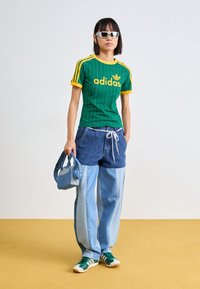 adidas Originals COUNTRY OG - Αθλητικά παπούτσια - collegiate green/off white/silver metallic