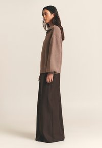 ST MRLO Svetrík - dusty brown