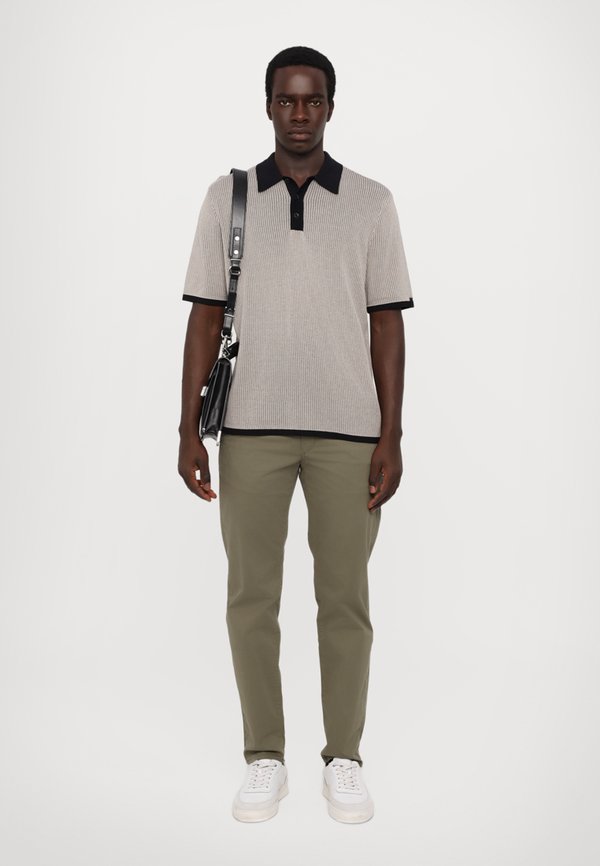 STANDARD  - Chinos - army2