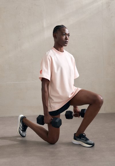adidas by Stella McCartney LOGO TEE - Marškinėliai su spaudiniu - pink