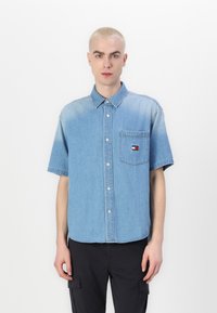 Tommy Jeans CREST OVERSHIRT - Shirt - denim light
