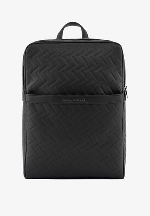 Zaino nero Armani Exchange con motivo diagonale in rilievo, maniglia superiore, cerniera frontale e logo del marchio al centro.